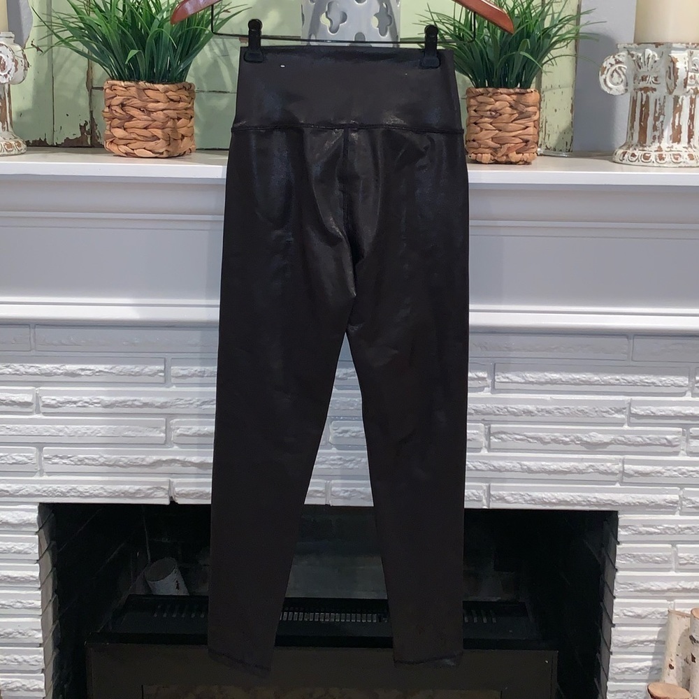 Offline by Aerie Black Shimmer Crossover Waist Leggings Size M - Picture 4 of 4
